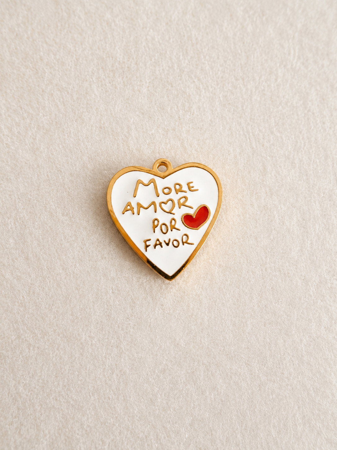 Charm « more amor por favor »