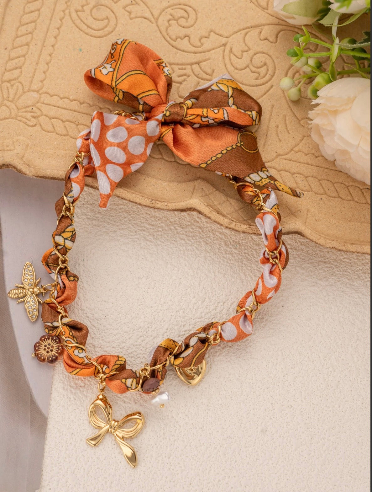 Collier Bouton d’or